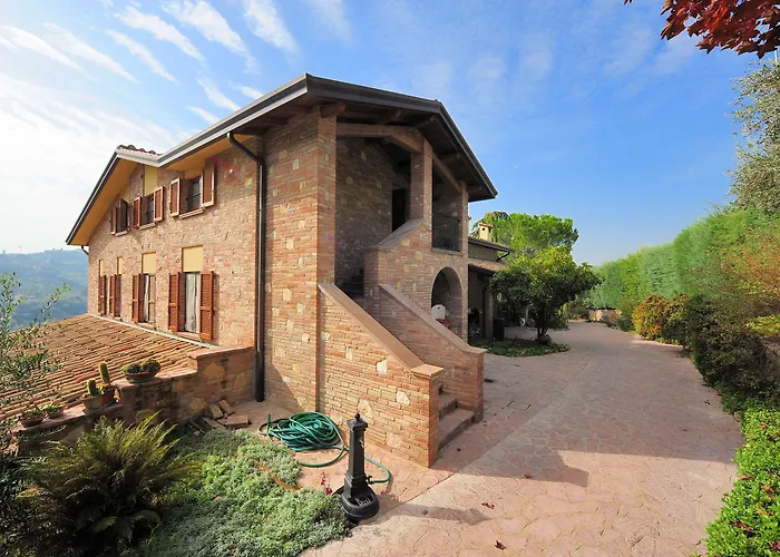 C'era Volta فندق مبيت وإفطار بيرودجا